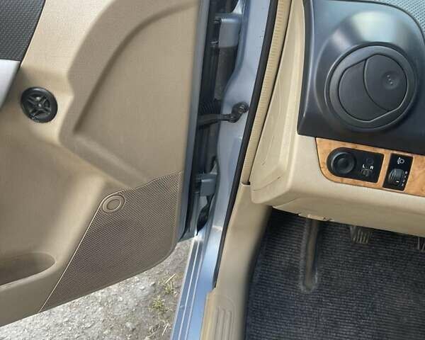 Синий Шевроле Авео, объемом двигателя 1.6 л и пробегом 250 тыс. км за 4200 $, фото 4 на Automoto.ua