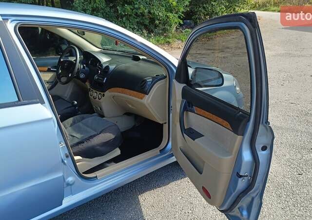 Синий Шевроле Авео, объемом двигателя 1.6 л и пробегом 175 тыс. км за 3700 $, фото 5 на Automoto.ua