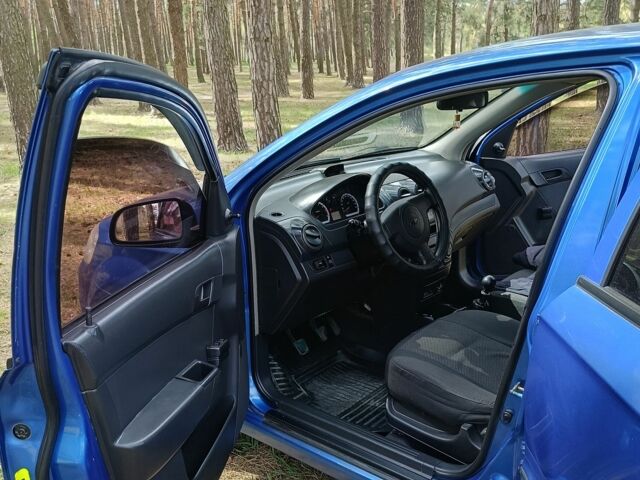 Синий Шевроле Авео, объемом двигателя 1.5 л и пробегом 230 тыс. км за 4450 $, фото 2 на Automoto.ua