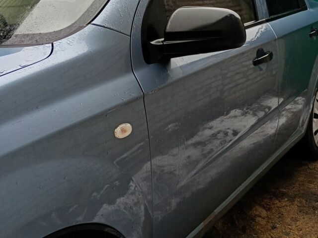 Синий Шевроле Авео, объемом двигателя 1 л и пробегом 300 тыс. км за 3750 $, фото 3 на Automoto.ua