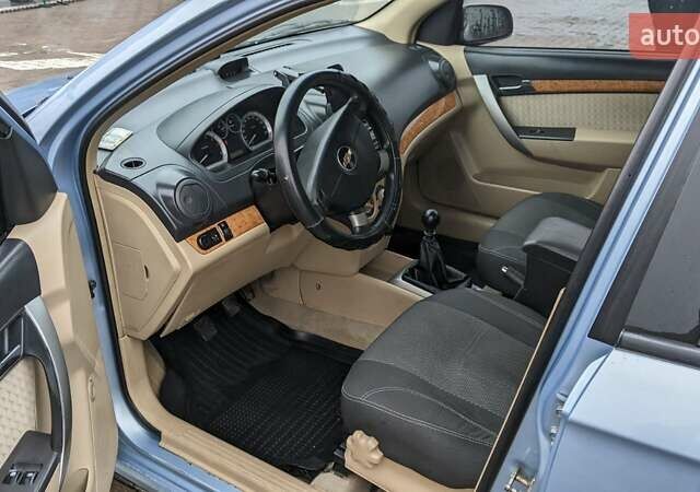 Синий Шевроле Авео, объемом двигателя 1.6 л и пробегом 234 тыс. км за 3500 $, фото 7 на Automoto.ua