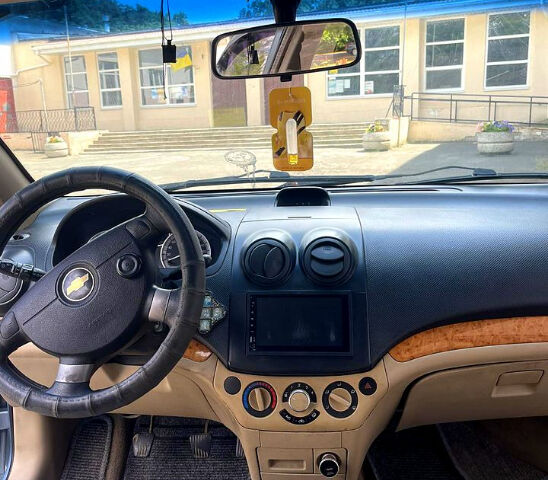 Синий Шевроле Авео, объемом двигателя 1.6 л и пробегом 250 тыс. км за 4200 $, фото 2 на Automoto.ua