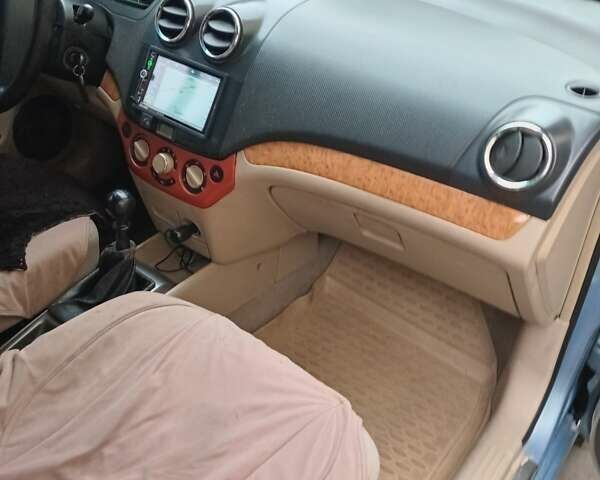 Синий Шевроле Авео, объемом двигателя 1.6 л и пробегом 240 тыс. км за 3700 $, фото 5 на Automoto.ua