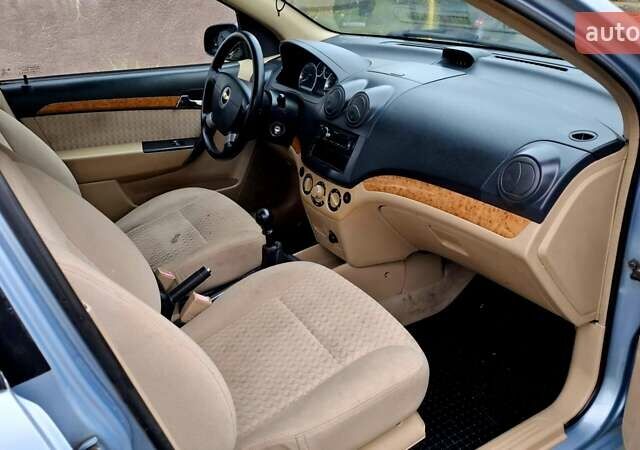 Синий Шевроле Авео, объемом двигателя 1.6 л и пробегом 312 тыс. км за 2600 $, фото 3 на Automoto.ua