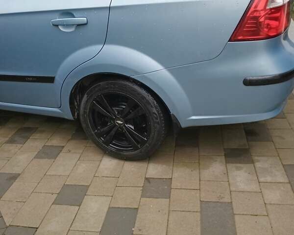 Синий Шевроле Авео, объемом двигателя 1.6 л и пробегом 240 тыс. км за 3700 $, фото 3 на Automoto.ua