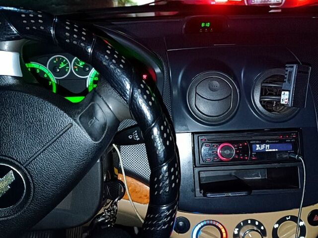 Синий Шевроле Авео, объемом двигателя 1.6 л и пробегом 223 тыс. км за 3000 $, фото 4 на Automoto.ua