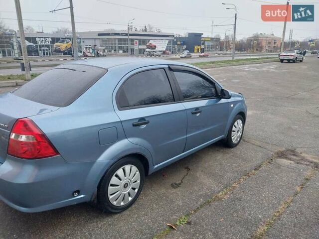 Синий Шевроле Авео, объемом двигателя 1.5 л и пробегом 302 тыс. км за 3450 $, фото 3 на Automoto.ua