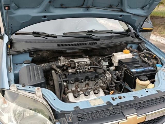 Синий Шевроле Авео, объемом двигателя 1.5 л и пробегом 280 тыс. км за 3900 $, фото 4 на Automoto.ua