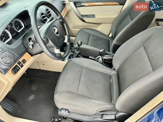 Синий Шевроле Авео, объемом двигателя 1.6 л и пробегом 155 тыс. км за 3600 $, фото 6 на Automoto.ua