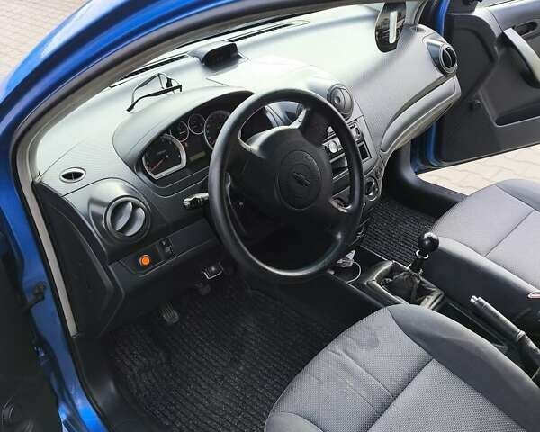Синий Шевроле Авео, объемом двигателя 1.5 л и пробегом 225 тыс. км за 3300 $, фото 3 на Automoto.ua
