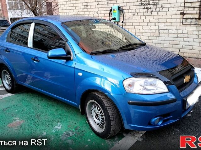 Синий Шевроле Авео, объемом двигателя 15 л и пробегом 230 тыс. км за 4000 $, фото 2 на Automoto.ua