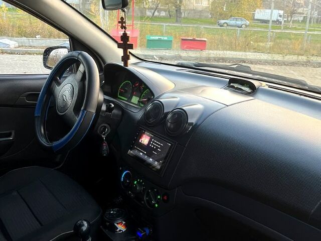 Синий Шевроле Авео, объемом двигателя 1.5 л и пробегом 200 тыс. км за 3800 $, фото 4 на Automoto.ua