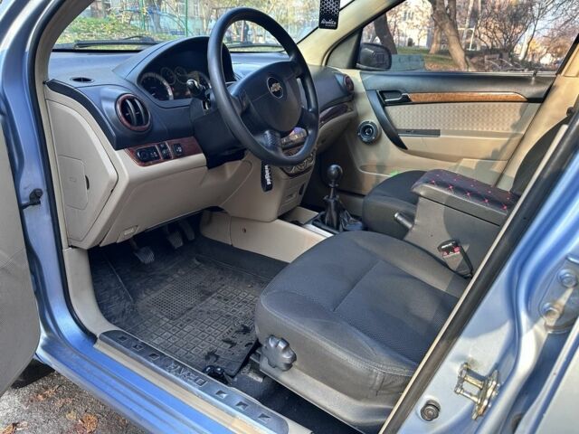 Синий Шевроле Авео, объемом двигателя 1.6 л и пробегом 279 тыс. км за 3650 $, фото 7 на Automoto.ua