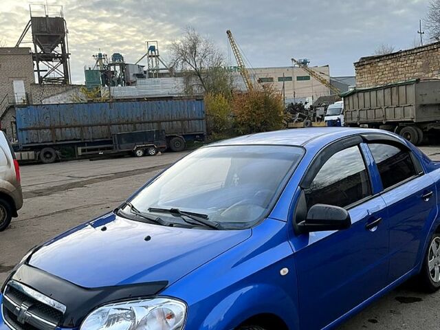 Синий Шевроле Авео, объемом двигателя 1.5 л и пробегом 200 тыс. км за 3800 $, фото 1 на Automoto.ua