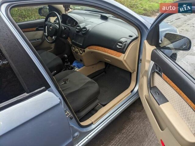 Синий Шевроле Авео, объемом двигателя 1.6 л и пробегом 270 тыс. км за 5000 $, фото 2 на Automoto.ua