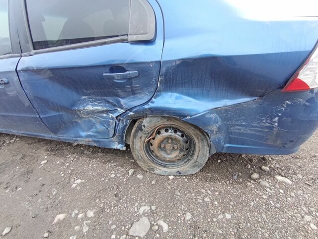 Синий Шевроле Авео, объемом двигателя 1.6 л и пробегом 277 тыс. км за 1750 $, фото 5 на Automoto.ua