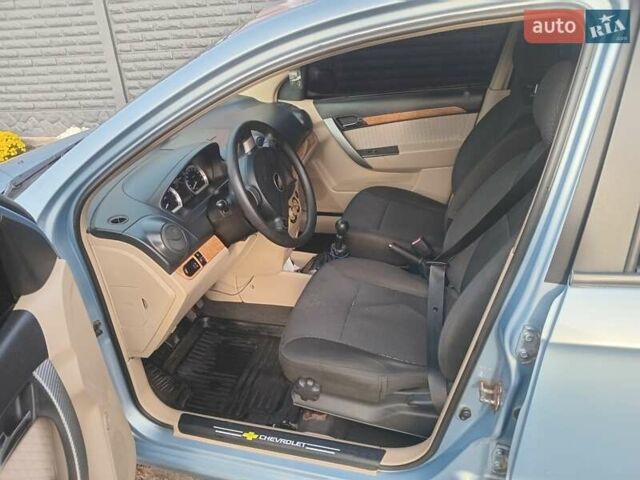 Синий Шевроле Авео, объемом двигателя 1.6 л и пробегом 177 тыс. км за 4200 $, фото 2 на Automoto.ua
