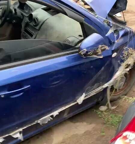 Синий Шевроле Авео, объемом двигателя 1.6 л и пробегом 260 тыс. км за 999 $, фото 5 на Automoto.ua