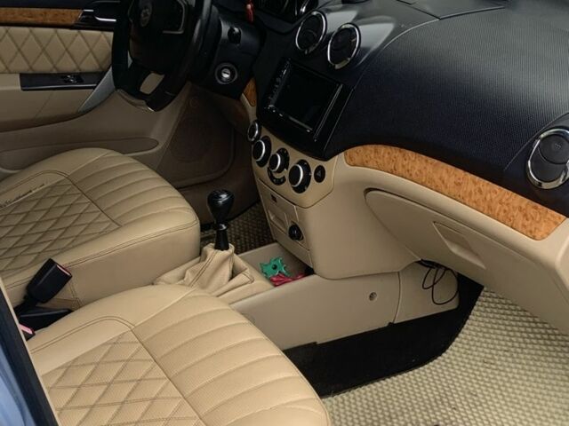 Синий Шевроле Авео, объемом двигателя 1.6 л и пробегом 256 тыс. км за 2000 $, фото 4 на Automoto.ua