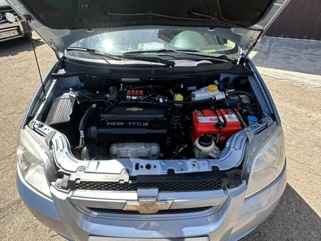 Синий Шевроле Авео, объемом двигателя 1.6 л и пробегом 300 тыс. км за 3500 $, фото 3 на Automoto.ua