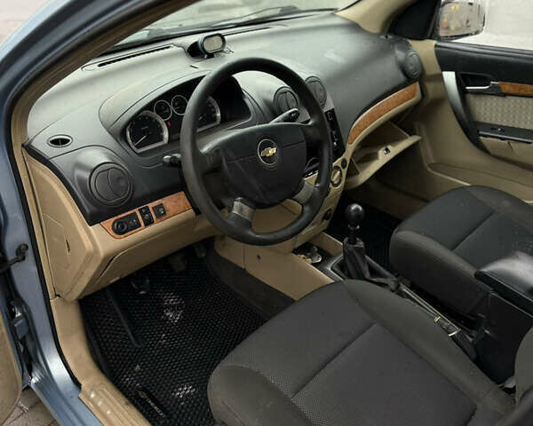 Синий Шевроле Авео, объемом двигателя 1.6 л и пробегом 199 тыс. км за 1500 $, фото 6 на Automoto.ua