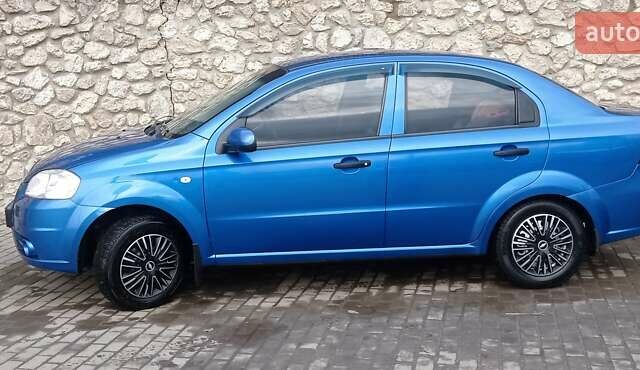Синий Шевроле Авео, объемом двигателя 1.5 л и пробегом 170 тыс. км за 4100 $, фото 1 на Automoto.ua