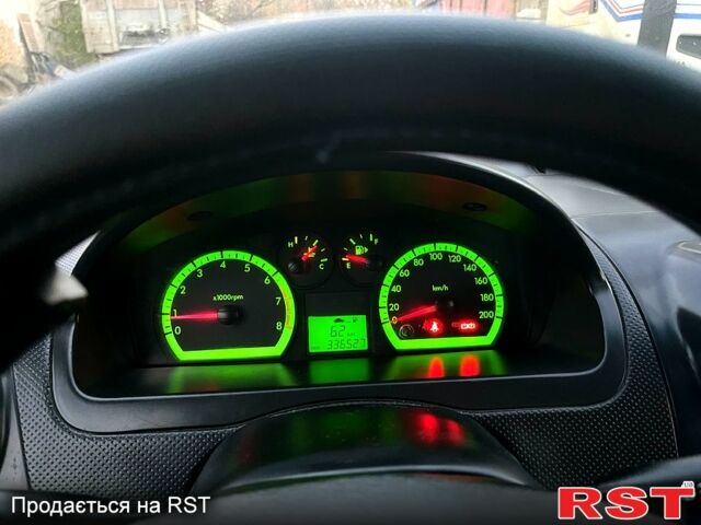 Синий Шевроле Авео, объемом двигателя 1.5 л и пробегом 200 тыс. км за 3800 $, фото 2 на Automoto.ua