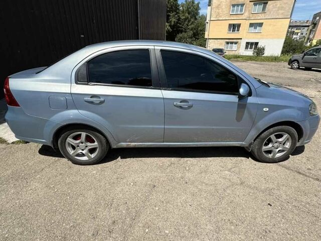 Синий Шевроле Авео, объемом двигателя 1.6 л и пробегом 300 тыс. км за 3500 $, фото 1 на Automoto.ua