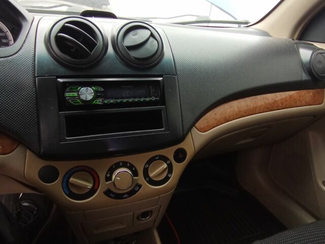 Синий Шевроле Авео, объемом двигателя 1.6 л и пробегом 277 тыс. км за 1750 $, фото 7 на Automoto.ua