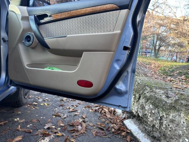 Синий Шевроле Авео, объемом двигателя 1.6 л и пробегом 279 тыс. км за 3650 $, фото 11 на Automoto.ua