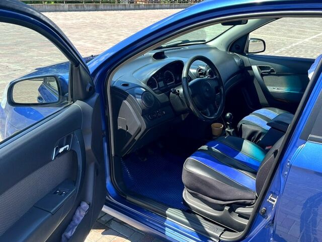 Синій Шевроле Авео, об'ємом двигуна 1.5 л та пробігом 140 тис. км за 3700 $, фото 2 на Automoto.ua