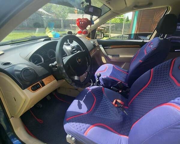 Синий Шевроле Авео, объемом двигателя 1.6 л и пробегом 117 тыс. км за 3750 $, фото 3 на Automoto.ua