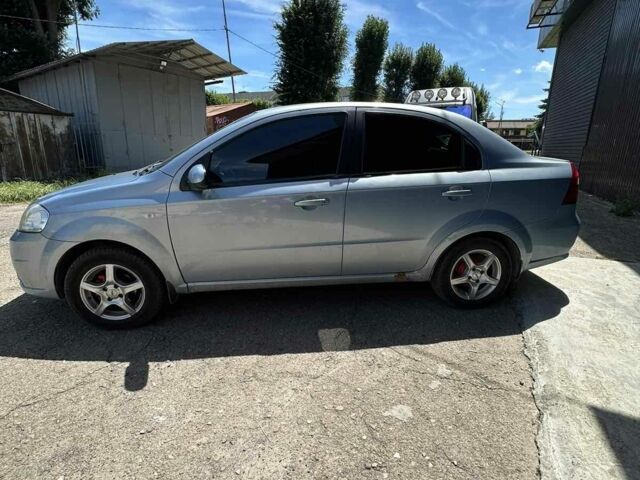 Синий Шевроле Авео, объемом двигателя 1.6 л и пробегом 300 тыс. км за 3500 $, фото 2 на Automoto.ua