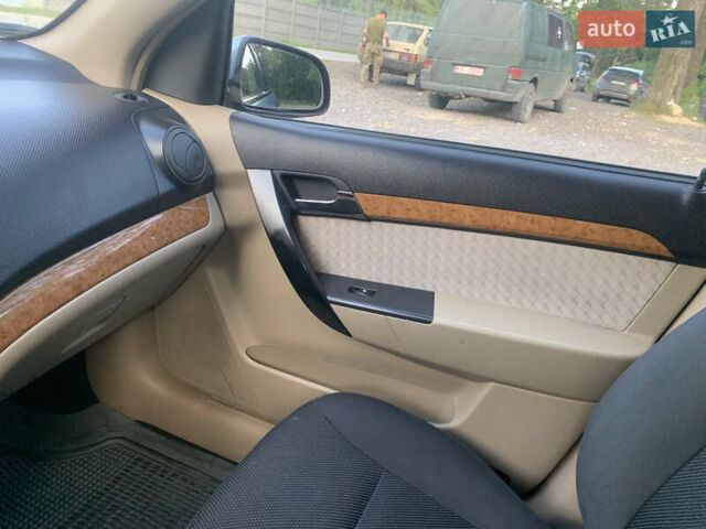 Синий Шевроле Авео, объемом двигателя 1.6 л и пробегом 148 тыс. км за 3700 $, фото 2 на Automoto.ua