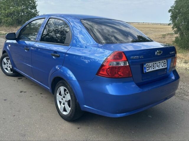 Синий Шевроле Авео, объемом двигателя 1.5 л и пробегом 300 тыс. км за 4200 $, фото 2 на Automoto.ua