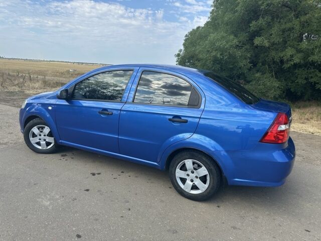 Синий Шевроле Авео, объемом двигателя 1.5 л и пробегом 300 тыс. км за 4200 $, фото 1 на Automoto.ua