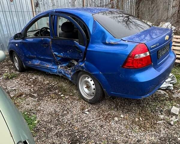 Синий Шевроле Авео, объемом двигателя 1.5 л и пробегом 250 тыс. км за 1500 $, фото 3 на Automoto.ua