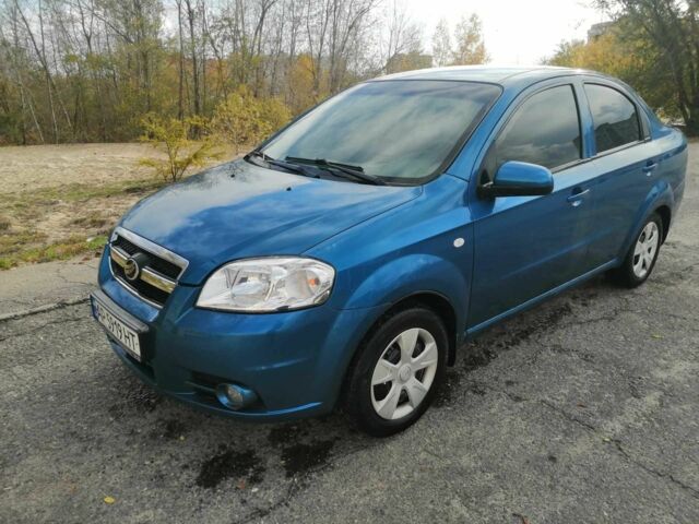 Синий Шевроле Авео, объемом двигателя 1.5 л и пробегом 150 тыс. км за 4500 $, фото 1 на Automoto.ua