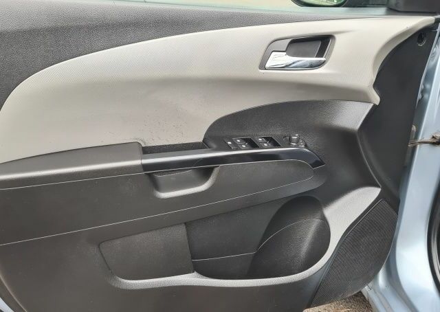 Синий Шевроле Авео, объемом двигателя 1.6 л и пробегом 174 тыс. км за 4800 $, фото 6 на Automoto.ua