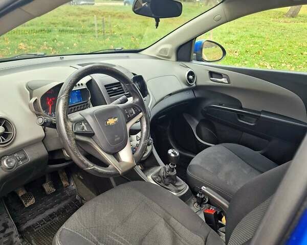 Синій Шевроле Авео, об'ємом двигуна 1.4 л та пробігом 77 тис. км за 8000 $, фото 2 на Automoto.ua