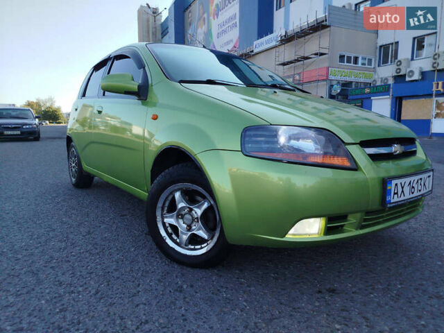 Зеленый Шевроле Авео, объемом двигателя 1.5 л и пробегом 350 тыс. км за 2200 $, фото 1 на Automoto.ua