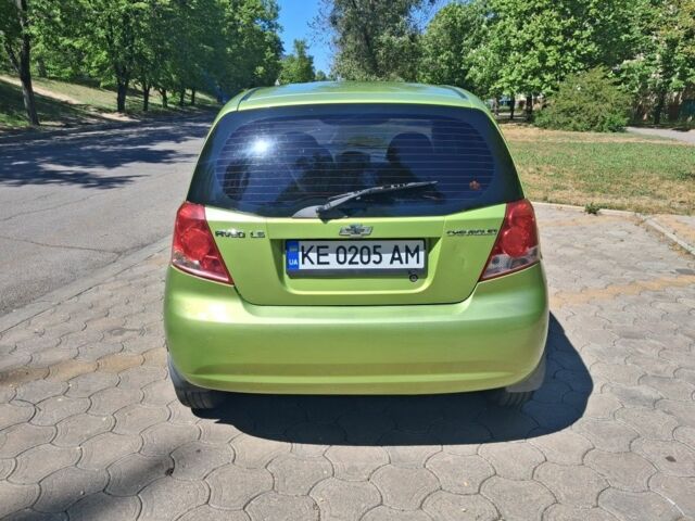 Зеленый Шевроле Авео, объемом двигателя 1.5 л и пробегом 230 тыс. км за 2500 $, фото 4 на Automoto.ua