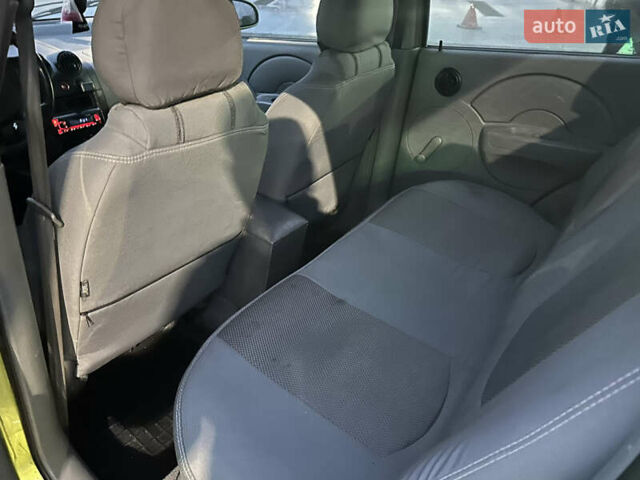 Зеленый Шевроле Авео, объемом двигателя 1.5 л и пробегом 195 тыс. км за 2150 $, фото 5 на Automoto.ua