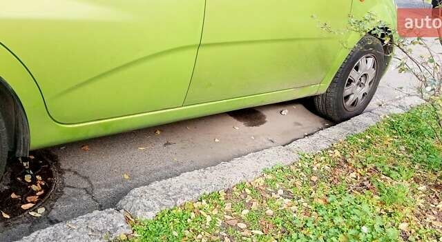 Зеленый Шевроле Авео, объемом двигателя 1.4 л и пробегом 123 тыс. км за 2830 $, фото 5 на Automoto.ua