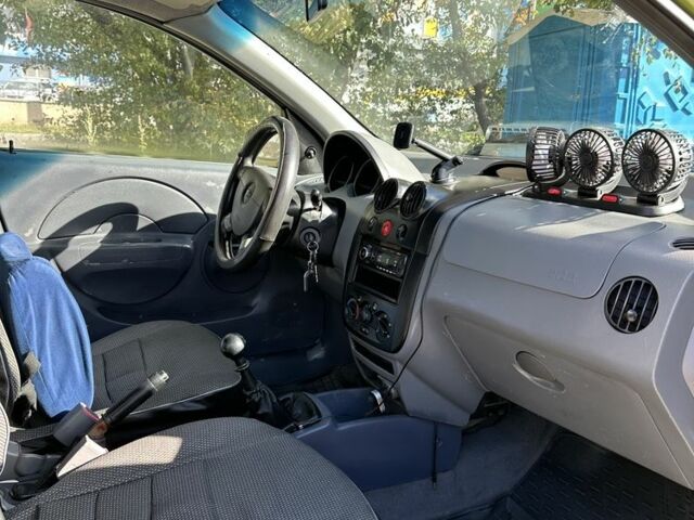 Зеленый Шевроле Авео, объемом двигателя 1.5 л и пробегом 221 тыс. км за 2500 $, фото 5 на Automoto.ua