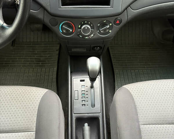 Зеленый Шевроле Авео, объемом двигателя 1.5 л и пробегом 104 тыс. км за 5250 $, фото 14 на Automoto.ua