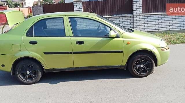 Зеленый Шевроле Авео, объемом двигателя 1.5 л и пробегом 237 тыс. км за 1800 $, фото 3 на Automoto.ua
