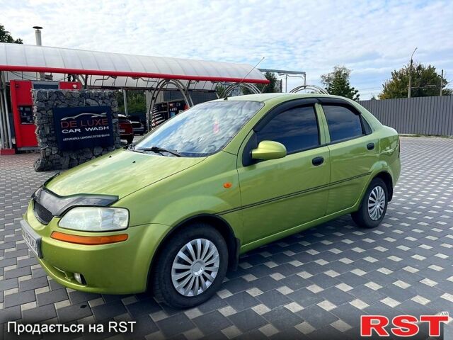 Зеленый Шевроле Авео, объемом двигателя 1.5 л и пробегом 250 тыс. км за 2600 $, фото 1 на Automoto.ua