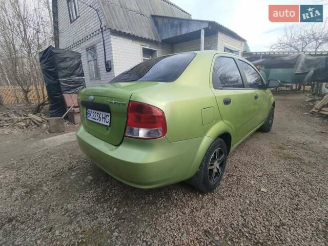 Зеленый Шевроле Авео, объемом двигателя 1.5 л и пробегом 290 тыс. км за 2450 $, фото 2 на Automoto.ua