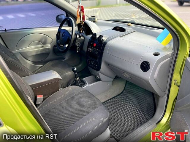 Зеленый Шевроле Авео, объемом двигателя 1.5 л и пробегом 250 тыс. км за 2600 $, фото 8 на Automoto.ua